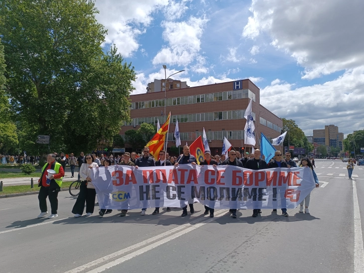 Protestat e 1 Majit  punëtorët kërkojnë paga më të larta