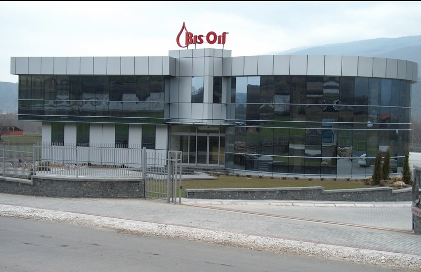 Qytetarët denoncojnë në polici  BisOil shpërndarësi i erës së keqe në Saraj