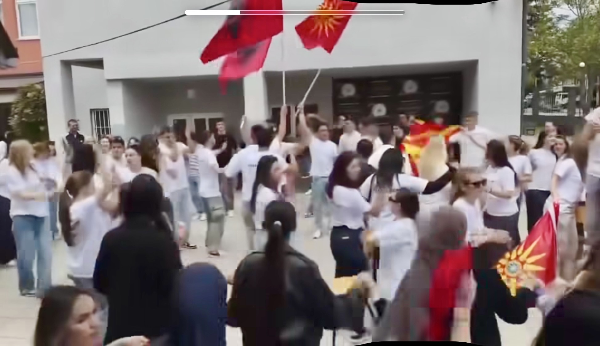  Kur mendoj për bashkëjetesë  mendoj për Strugën    deputeti i VMRO DPMNE publikon video nga festa e përbashkët e maturantëve në Strugë