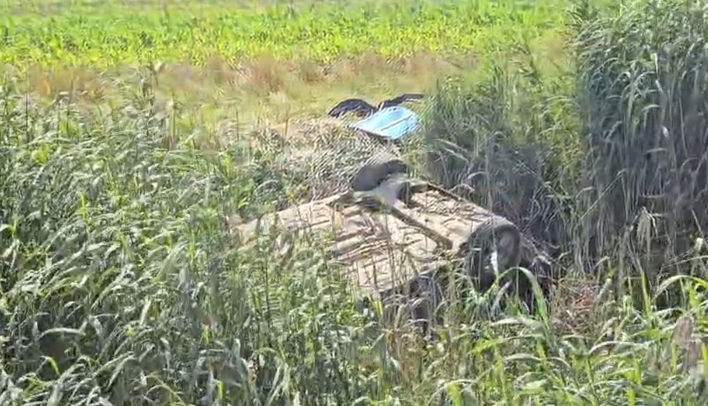 VIDEO EMRI  Aksidenti i rëndë në Fier  makina doli nga rruga dhe u përmbys në kanal  Policia jep detajet  Drejtuesi humbi jetën  shkak dyshohet 