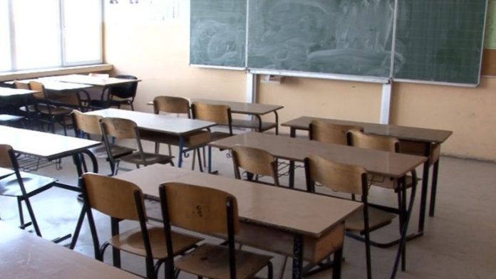 E rrahu nxënësin  arrestohet mësuesi në fshatin Senakos