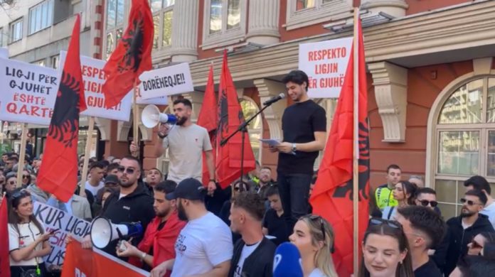 VLEN  Pas pankartave studentore fshihet dora e BDI së