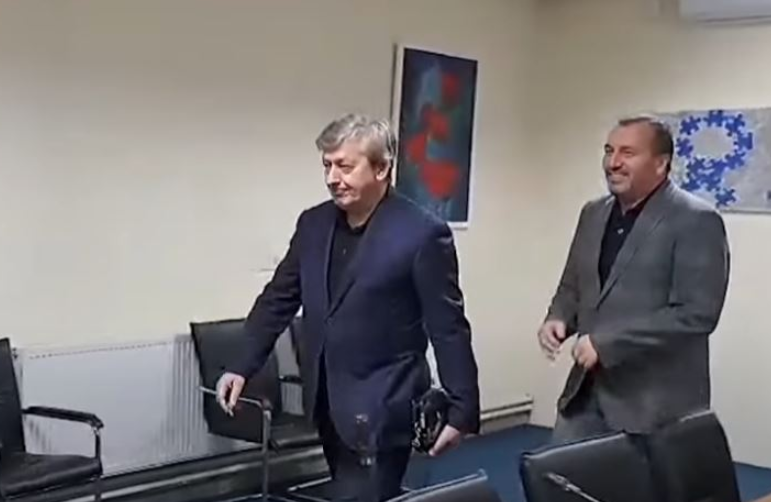 VLEN: Blerim Bexheti iku, Adnan Jashari erdhi, provimi i jurisprudencës mbeti zvarrë