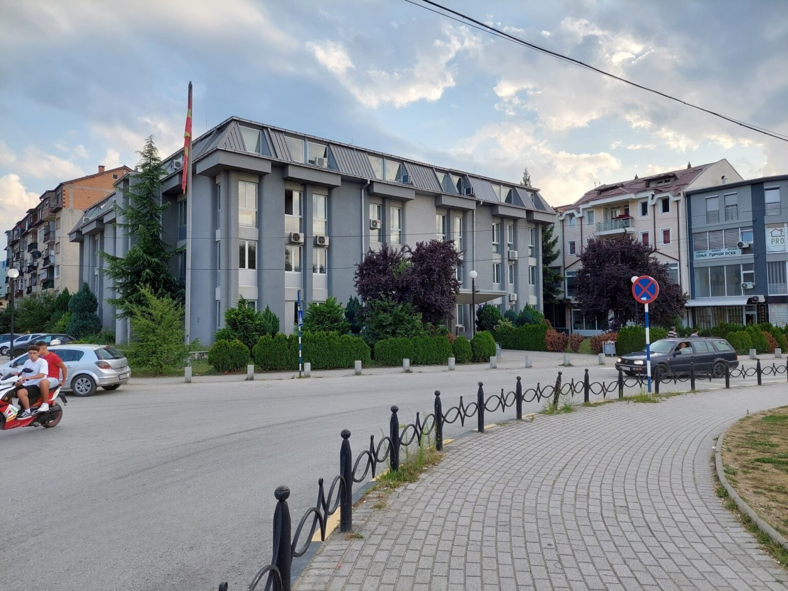 i-merret-pasaporta-ushtruesit-te-detyres-kryetar-i-gjykates-se-gostivarit-dyshohet-per-ryshfet