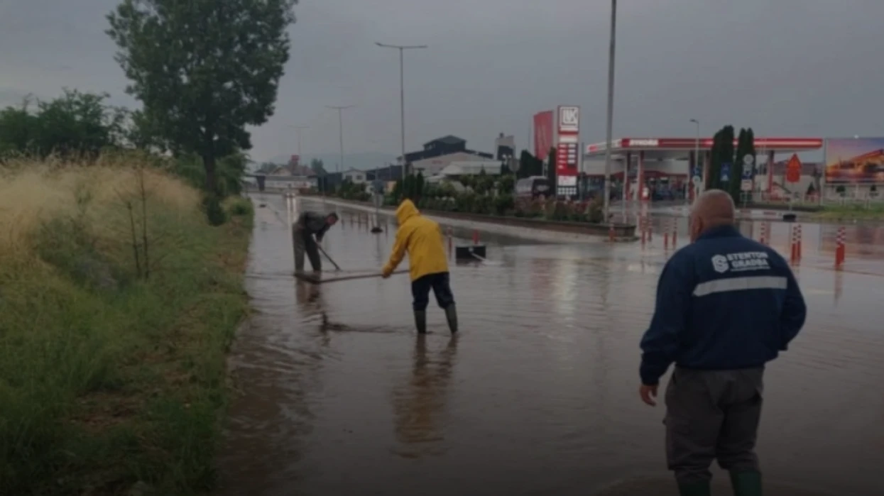 Rënie shiu në Manastir  vërshohen disa rrugë
