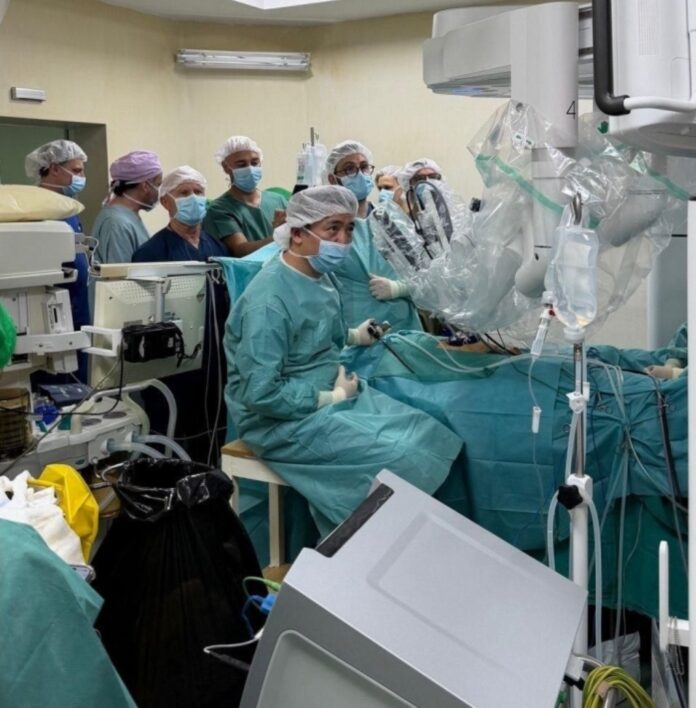 Sukses historik në shëndetësinë maqedonase  roboti operon pacientin me kancer në prostatë