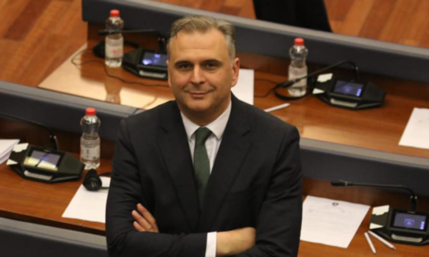 Bajqinovci thumbon Abdixhikun  Problemi nuk është mungesa e reklamës  por mungesa e rezultatit