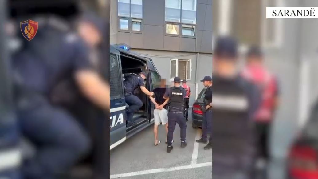 EMRAT FOTO  Grabisnin banesa dhe makina  çmontohet banda e hajdutëve  4 të arrestuar dhe një në kërkim  Ja çfarë u sekuestrua nga Policia