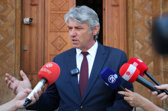 Sela  Ligji për përfaqësim të drejtë nuk duhet assesi të kalojë  është i dëmshëm