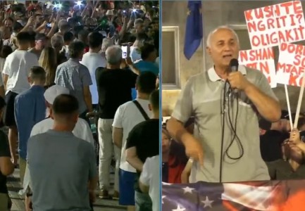 “SPAK ka 72 orë të arrestojë Ramën e Ballukun!” Protestuesi: Kryeministër jep dorëheqjen! Presidenti të shkrijë Parlamentin, s’na përfaqëson!
