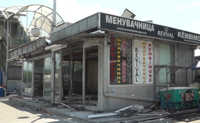  VIDEO  Hiqet kioska  Ali Tobaco  në afërsi të vendkalimit illegal në Bit Pazar