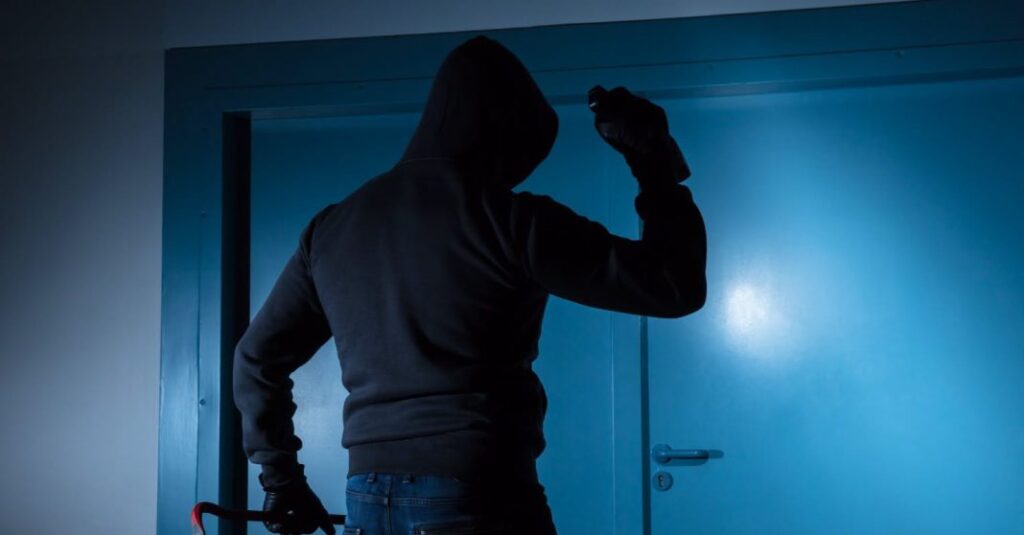 Arrestohet një 16-vjeçar për vjedhje në kishën “Shën Bogorodica” në Tetovë