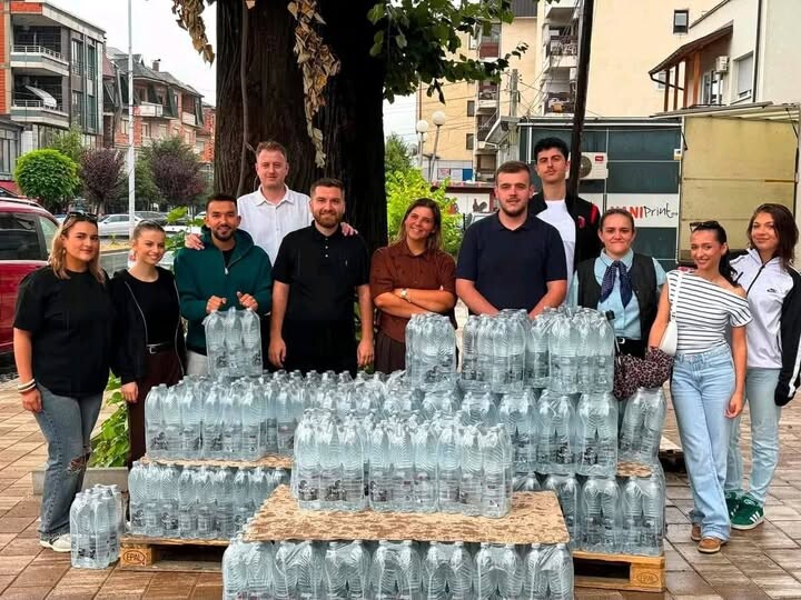 VLEN: Pranë qytetarëve të Gostivarit, vazhdojmë mbështetjen me shpërndarjen e ujit të pijshëm