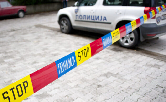 Hidhet bombë dore nga një automjet në lëvizje në një objekt hotelerik në rrethinën e Tetovës, lëndohen dy persona