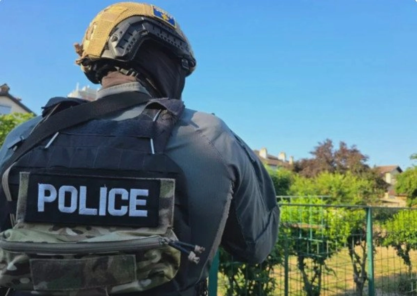 42 qese me kokainë i gjenden një të dyshuari në Isniq të Deçanit