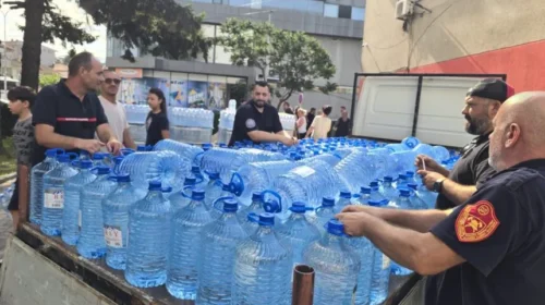 Komuna e Çairit dërgon ndihmë me ujë të pijshëm për qytetarët e Gostivarit