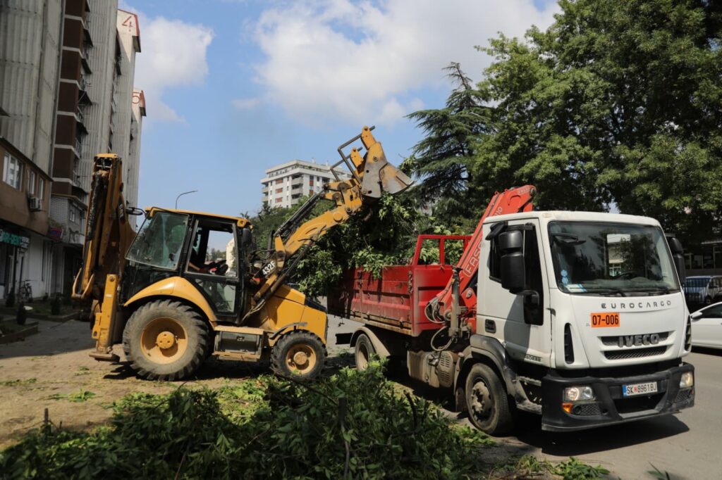 Ekipet e Komunës së Çairit pa ndërprerje në terren pas stuhisë