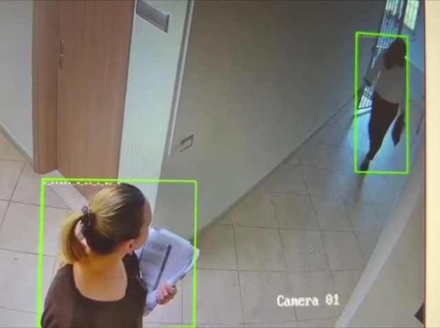 Si dilnin paratë me thasë nga Posta Shqiptare në Durrës, del VIDEO nga momenti kur ish-shefja e financës ‘zbraz’ arkën dhe largohet