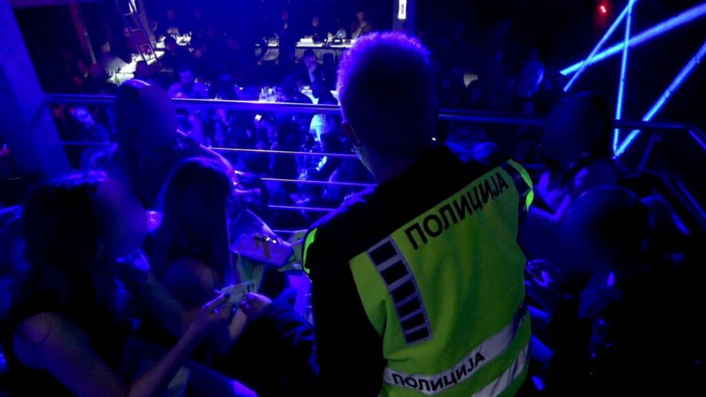 Aksion kontrolli në lokalet e Tetovës: Kapen drogë dhe thika, arrestohen katër persona