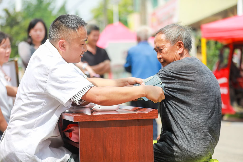 Kina synon të zgjerojë aksesin në kujdesin shëndetësor