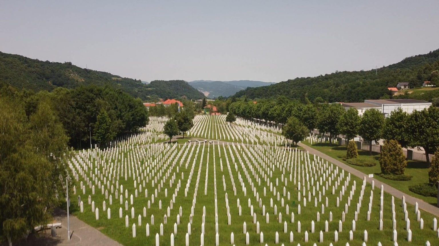 Bosnja shënon përvjetorin e gjenocidit të Srebrenicës  varrosen edhe 10 viktima të tjera