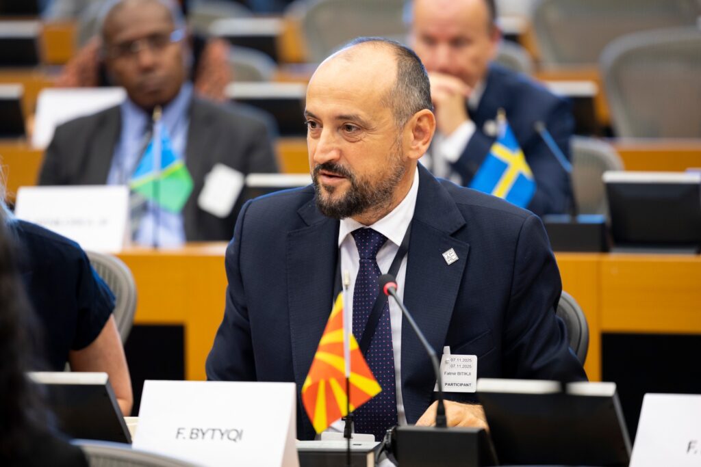 Fatmir Bytyqi: Kush kë e ngrit – partia njerëzit apo njerëzit partinë?