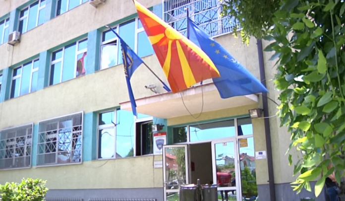 17 vjeçarja e punësuar në një objekt hotelierik ngacmohet nga klienti, babai e denoncon në polici
