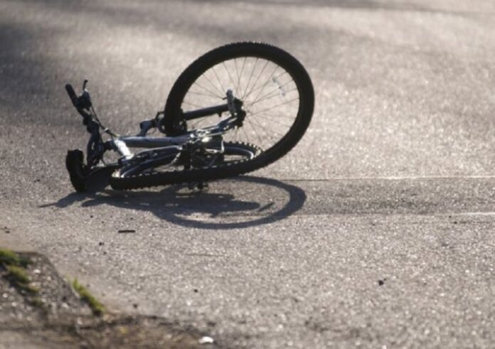 I moshuari me biçikletë përfundon me lëndime të rënda pas aksidentit me një moped