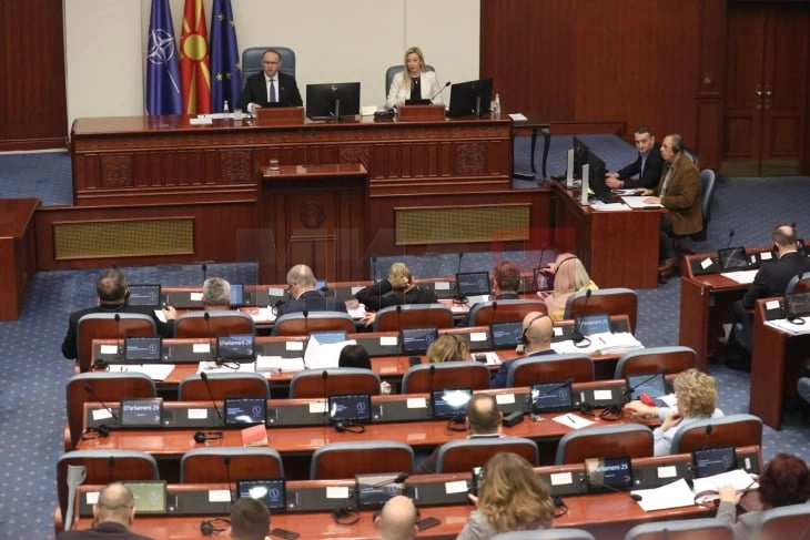  VIDEO  Opozita shqiptare akuzoi Gashin për shkelje të rregullores