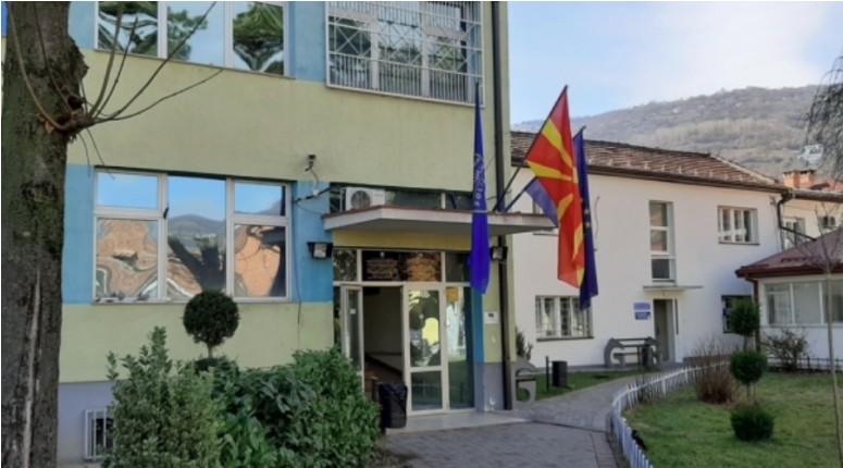 Nipi e sulmon gjyshen në polici për dhunë në Tetovë