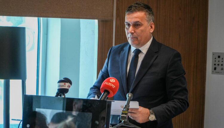 Hoxha  Dialogu i hapur për lejen e USJE s sjell ndryshime konkrete dhe kthen besimin e qytetarëve