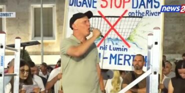“Vezët i keni pak”/ Gazetari Osman Stafa: Dhuna më e egër është shpopullimi dhe spitalet pa ilaçe. Ky shesh është shpresa e fundit