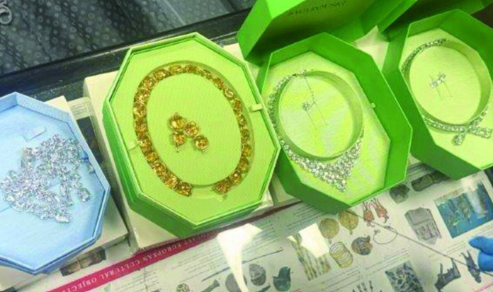 Dogana kap bizhuteri “Swarovski” me vlerë rreth 5.400 euro
