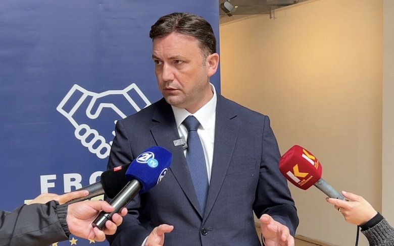 Bujar Osmani kërkesë Tiranës zyrtare pas vendimit “non grata” për Belën dhe Halimin