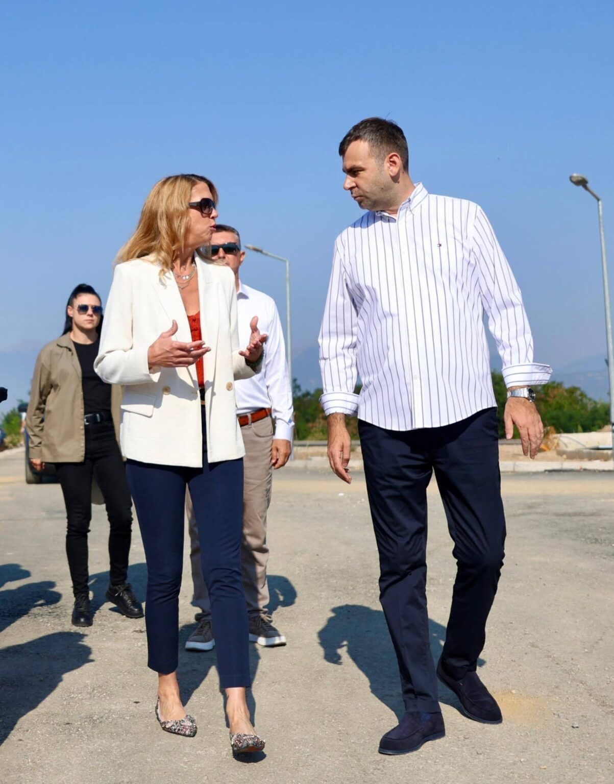 latifi-me-ambasadoren-e-shba-se-ne-terren-nderlidhja-energjetike-me-shqiperine-projekt-qe-e-kemi-pritur-per-dekada
