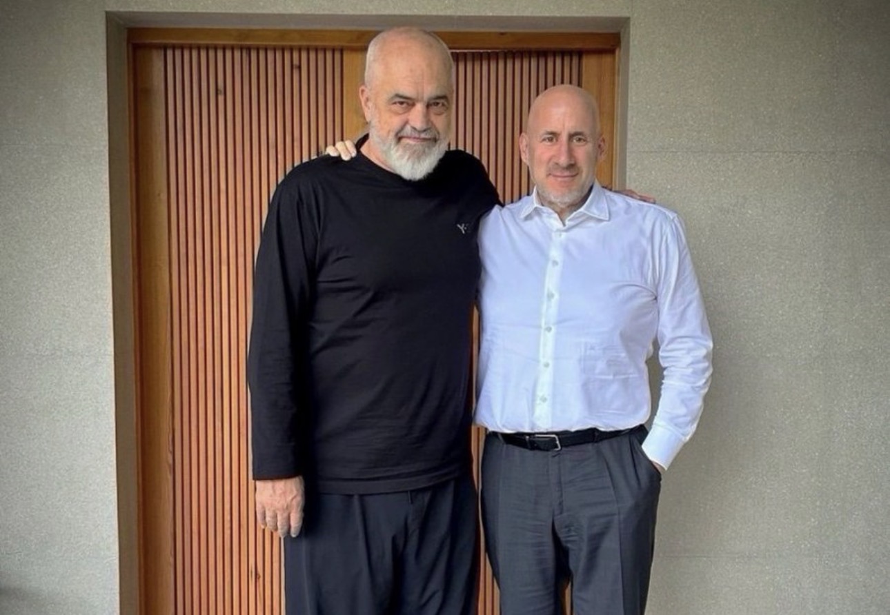 Qeveria hungareze vë zyrtarisht nën hetim pronarin e One Albania