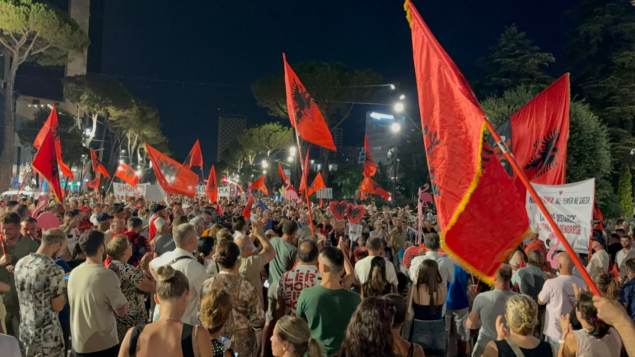 Mbyllet dita e 76 të e revoltës  Diaspora zbret sërish nesër në shesh  shqiptarët të vendosur  Rama  jepe dorëheqjen 