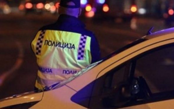 E sulmoi babanë me shkop  arrestohet 30 vjeçarja nga Gostivari