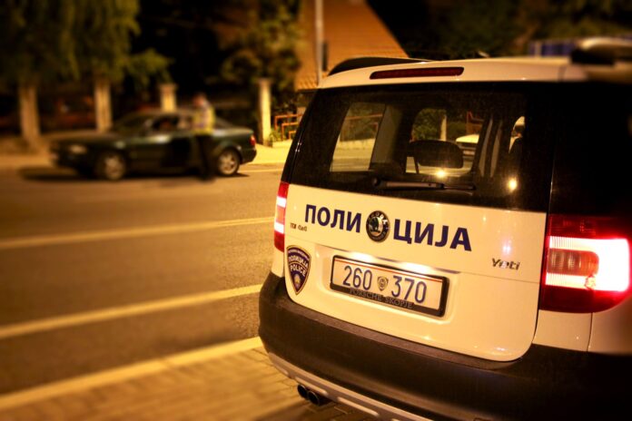 Konflikti për pronën përfundon me dhunë: Xhaxhallarët sulmojnë me thika nipin dhe babanë e tij