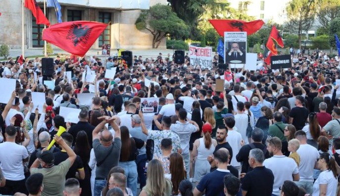 80 të ditë revoltë  protesta merr dimension historik  Qytetarët nuk tërhiqen  kërkohet dorëheqja e Ramës