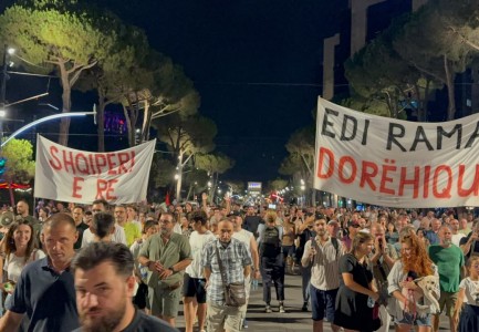 Protesta në ditën e 75 të  qytetarët kërkojnë dorëheqjen e Ramës dhe largimin e qeverisë