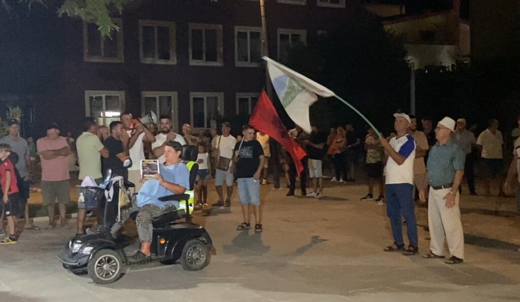 Prej 19 ditësh banorët e Divjakës në protestë, kundërshtojnë propozimin e Ramës për shkrirjen e Bashkisë