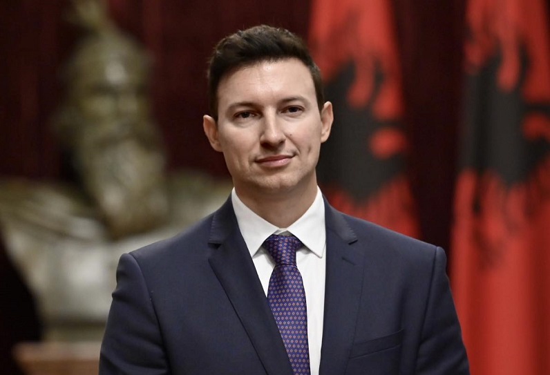 Ambasadori Meidani studentëve të UNT-së: Një e drejtë ka vlerë vetëm kur mund të ushtrohet e plotë