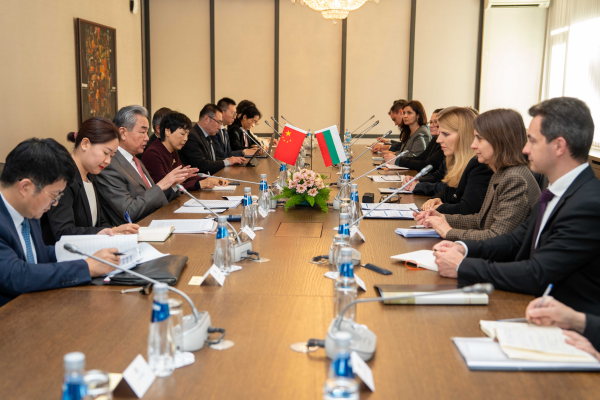 ministri-i-jashtem-i-kines-zhvillon-bisedime-me-homologun-bullgar