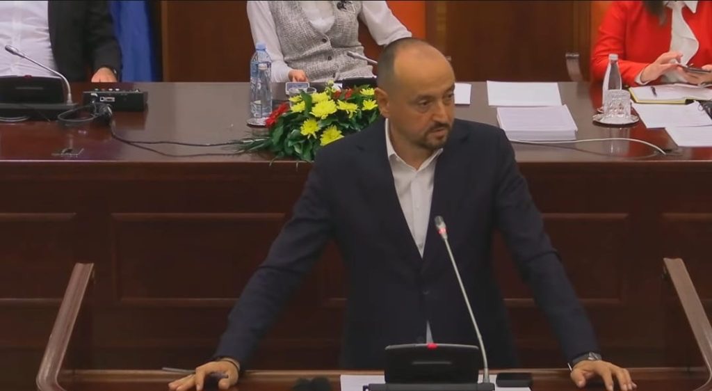 Bytyqi  E vetmja gjë e qëndrueshme në politikën ekonomike të Qeverisë është paqëndrueshmëria e planeve të saj buxhetore