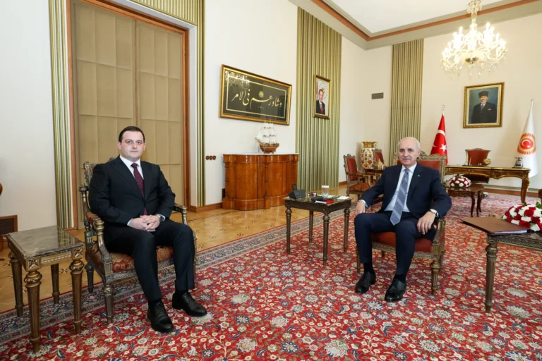 Kryeparlamentari turk Kurtulmus priti ministrin pa portofol të Maqedonisë së Veriut  Zejnulla