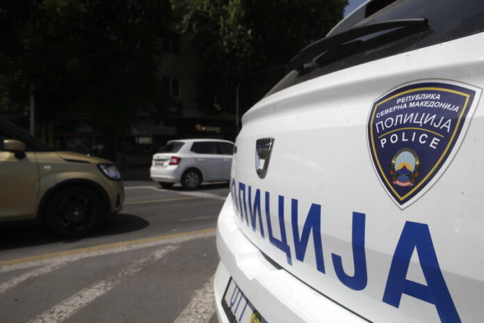 Kamioni dhe dy vetura u përplasën në bulevardin  Boris Trajkovski   dy persona përfunduan në spital
