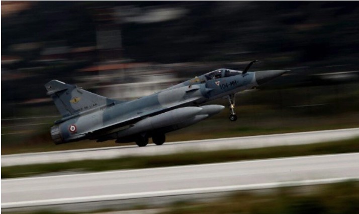 Rrëzohet një avion ushtarak në Francë  humb jetën një pilot  Vazhdojnë kërkimet për anëtarin e dytë