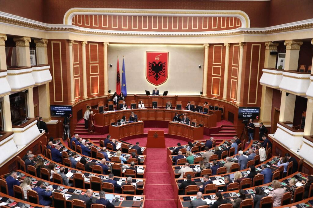 Kuvendi në seancë plenare, në fokus Banka e Shqipërisë, Këshilli Fiskal dhe mbrojtja e konsumatorit