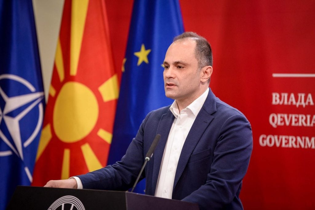Përplasje brenda LSDM së  Filipçe shpërthen ndaj kritikëve   Do t i shkel si kamioni bretkosën 